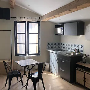 Arles: De La Place Appartement