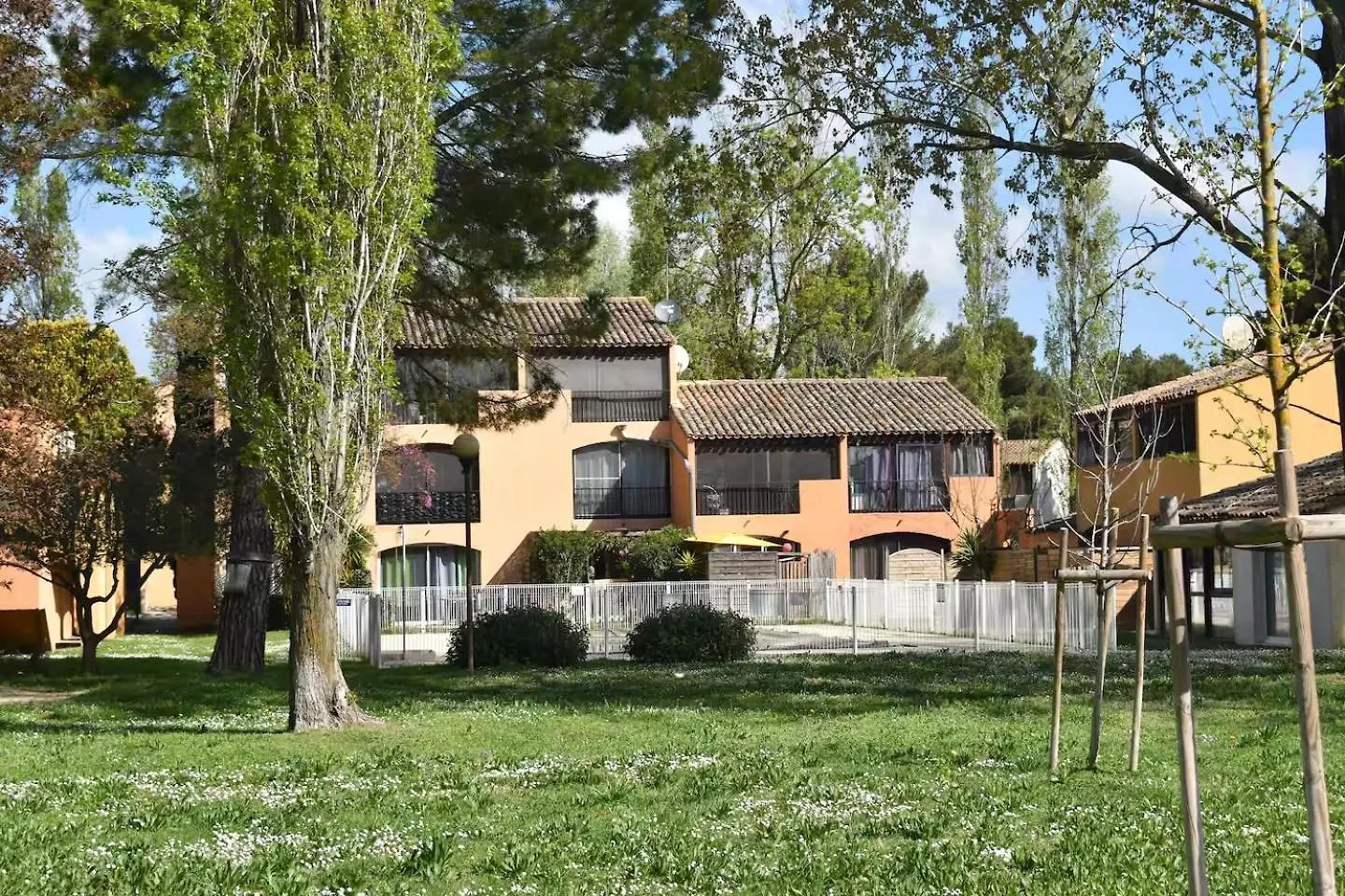 Vacances Pour Tous En Camargue Arles 0*,  Francie